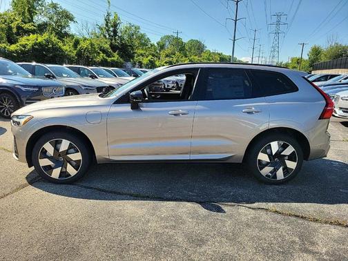 2025 Volvo XC60 Plug-In Hybrid T8 Plus