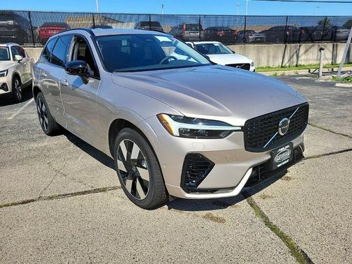 2025 Volvo XC60 Plug-In Hybrid T8 Plus