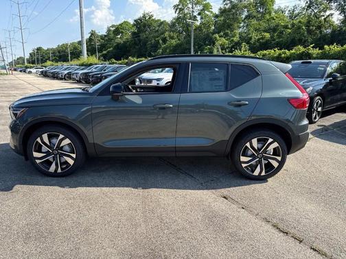 2026 Volvo XC40 B5 ULTRA