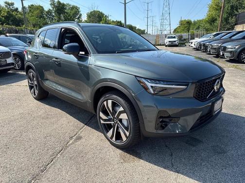2026 Volvo XC40 B5 Ultra