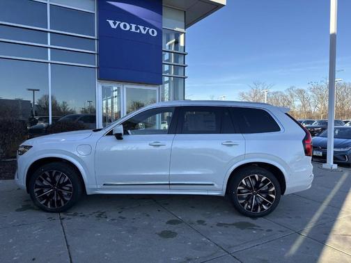 2026 Volvo XC90 Plug-In Hybrid T8 Plus 7-Seater