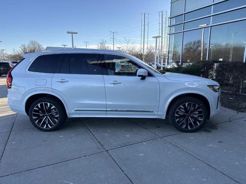 2026 Volvo XC90 Plug-In Hybrid T8 Plus 7-Seater