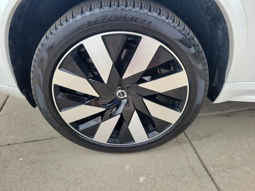 2023 Volvo XC90 Recharge Plug-In Hybrid T8 Ultimate 6-Seater