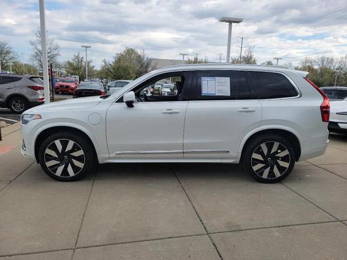 2023 Volvo XC90 Recharge Plug-In Hybrid T8 Ultimate 6-Seater