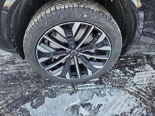 2025 Volvo XC90 B6 Ultra