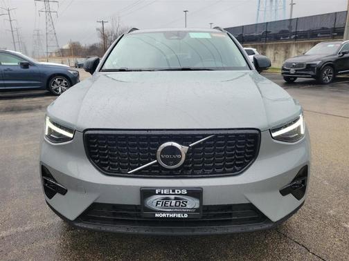 2025 Volvo XC40 B5 Ultra Dark Theme