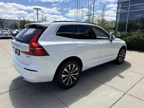 Crystal White 2023 Volvo XC60 B5 Core