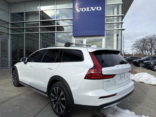 2025 Volvo V60 Cross Country B5 Ultra