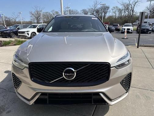 Bright 2026 Volvo XC60 B5 Plus