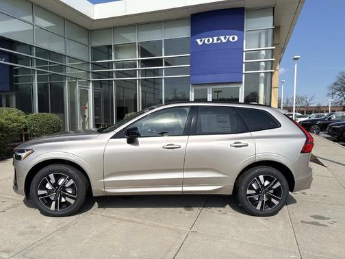 Bright 2026 Volvo XC60 B5 Plus