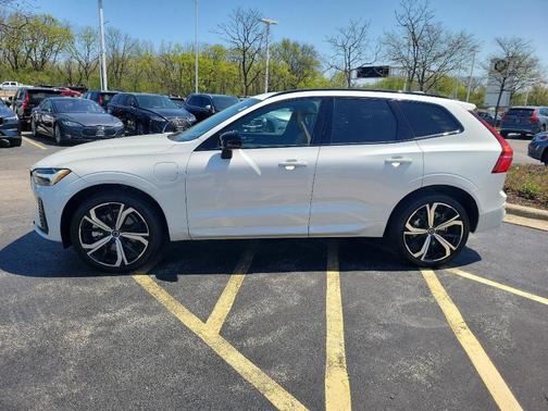 2023 Volvo XC60 Recharge Plug-In Hybrid T8 Ultimate Dark Theme