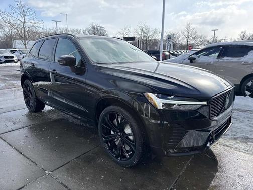 2026 Volvo XC60 B5 Ultra Black Edition