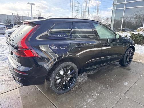 2026 Volvo XC60 B5 Ultra Black Edition
