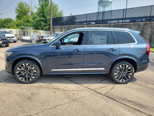 2025 Volvo XC90 B5 Plus 7-Seater
