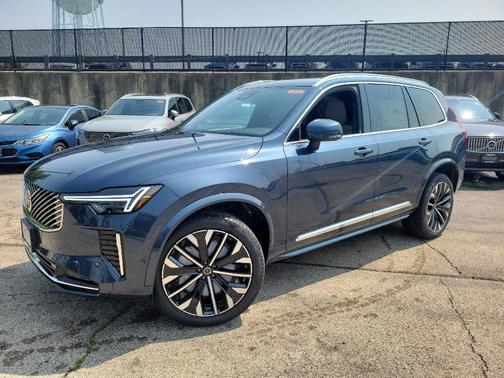 2025 Volvo XC90 B5 Plus 7-Seater