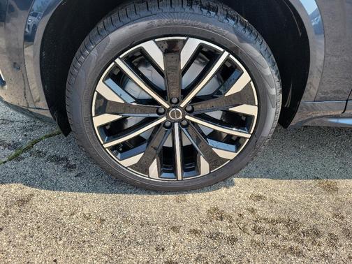2025 Volvo XC90 B5 Plus 7-Seater