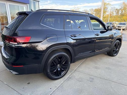 2023 Volkswagen Atlas 3.6L SE w/Technology