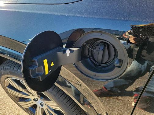 2025 Volvo XC90 Plug-In Hybrid T8 Ultra 6-Seater