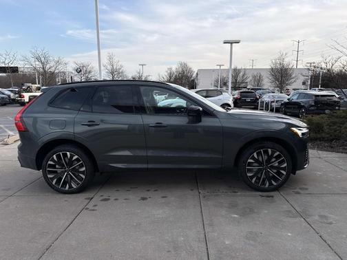 2026 Volvo XC60 B5 Ultra