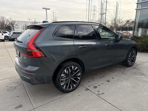 2026 Volvo XC60 B5 Ultra