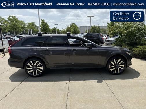 Platinum Gray Metallic 2025 Volvo V90 Cross Country B6 Ultra