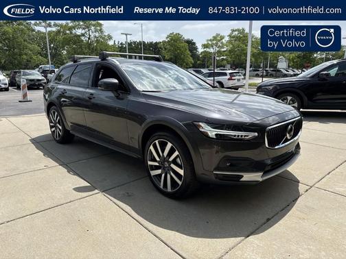 Platinum Gray Metallic 2025 Volvo V90 Cross Country B6 Ultra