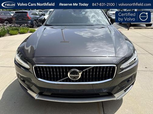 Platinum Gray Metallic 2025 Volvo V90 Cross Country B6 Ultra