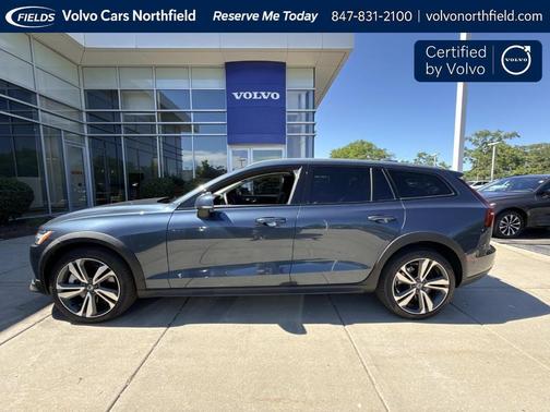 Denim Blue Metallic 2024 Volvo V60 Cross Country B5 Plus