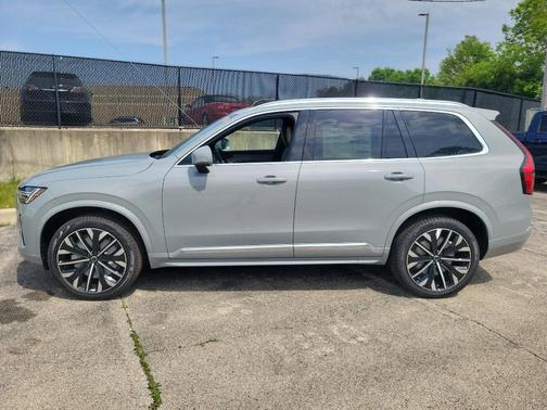 2025 Volvo XC90 B5 Core