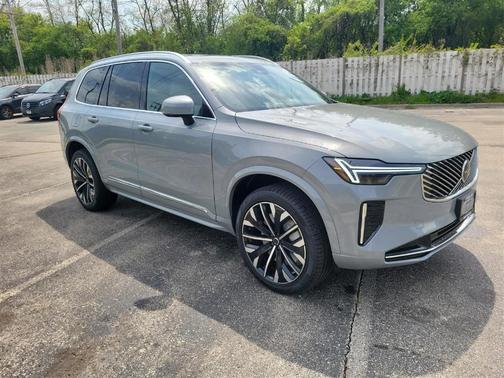 2025 Volvo XC90 B5 Core