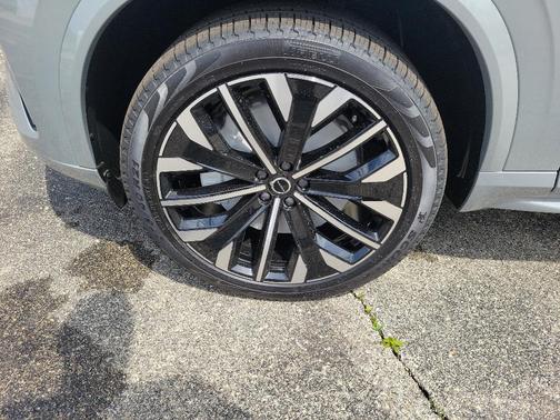 2025 Volvo XC90 B5 Core