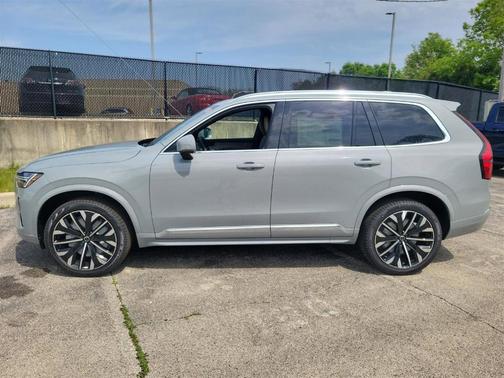 2025 Volvo XC90 B5 Core