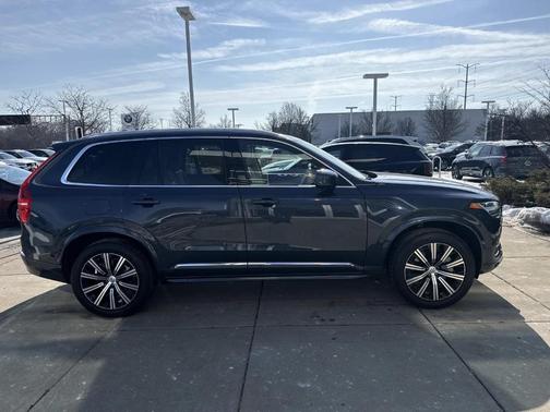 2024 Volvo XC90 B5 Plus Bright Theme