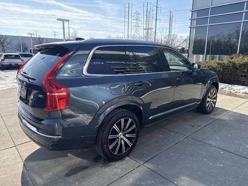 2024 Volvo XC90 B5 Plus Bright Theme