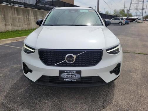 2025 Volvo XC40 B5 Plus Dark Theme