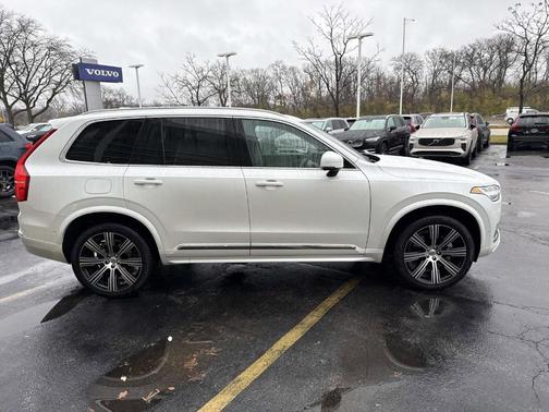 2024 Volvo XC90 B6 Ultimate Bright Theme 6-Seater