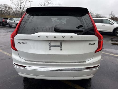 2024 Volvo XC90 B6 Ultimate Bright Theme 6-Seater