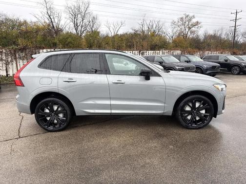 2026 Volvo XC60 B5 Ultra Black Edition