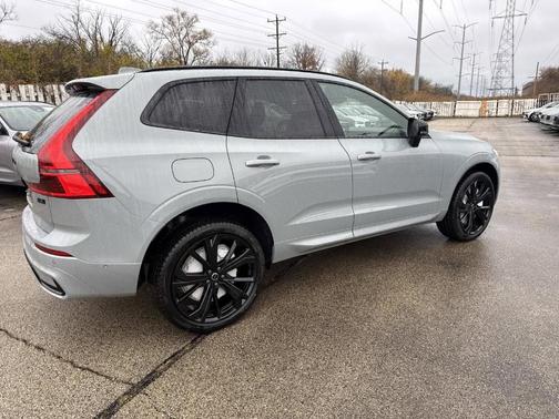 2026 Volvo XC60 B5 Ultra Black Edition