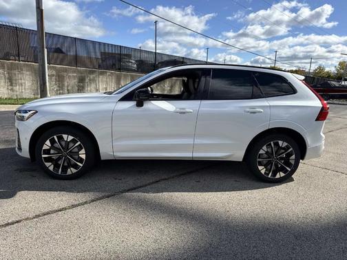 2026 Volvo XC60 B5 Plus