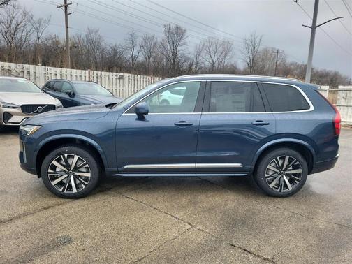 2025 Volvo XC90 B5 Core
