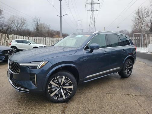 2025 Volvo XC90 B5 Core