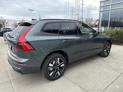 Forest Green 2026 Volvo XC60 B5 Plus
