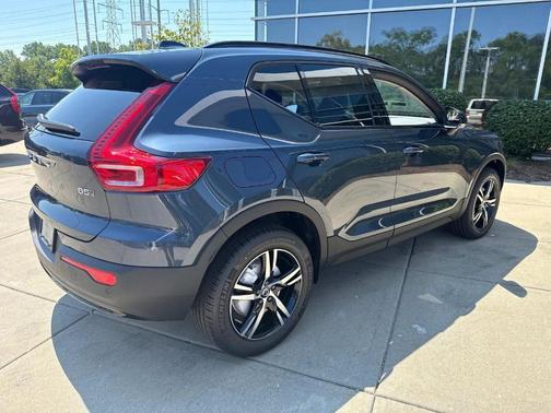 2026 Volvo XC40 B5 Core