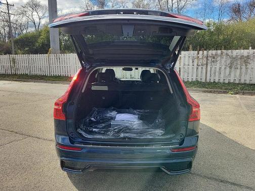 2025 Volvo XC60 Plug-In Hybrid T8 Core
