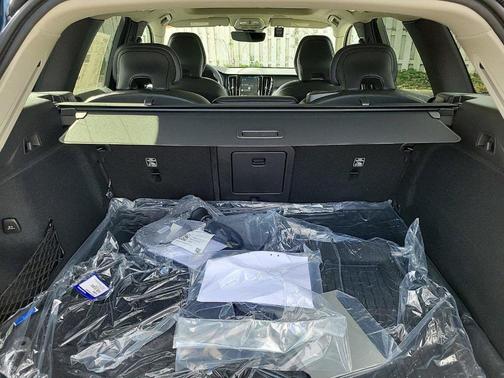 2025 Volvo XC60 Plug-In Hybrid T8 Core