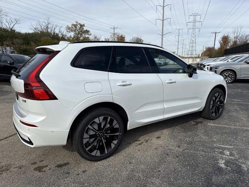 2026 Volvo XC60 B5 Plus