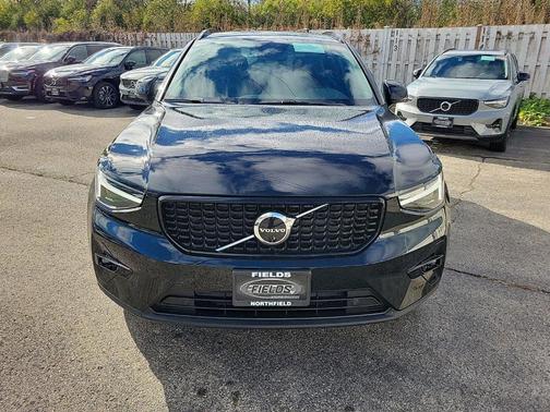 2025 Volvo XC40 B5 Plus Dark Theme