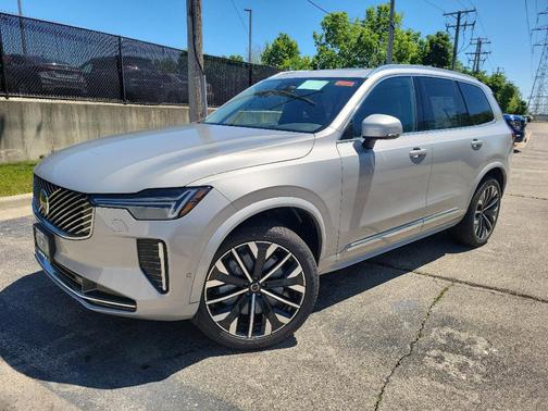 2025 Volvo XC90 B5 Plus 7-Seater