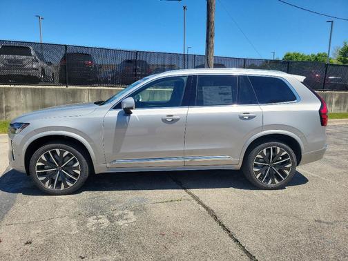 2025 Volvo XC90 B5 Plus 7-Seater